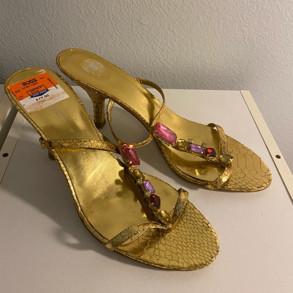 Nine West Gold Kitten Heels - size 7